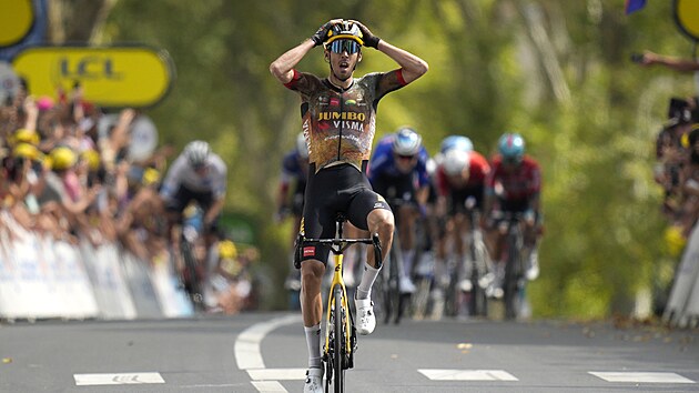 Francouzsk cyklista Christophe Laporte neme uvit, e na clov rovince prv o destky metr ujel pelotonu a m za vtzstvm v 19. etap Tour de France.
