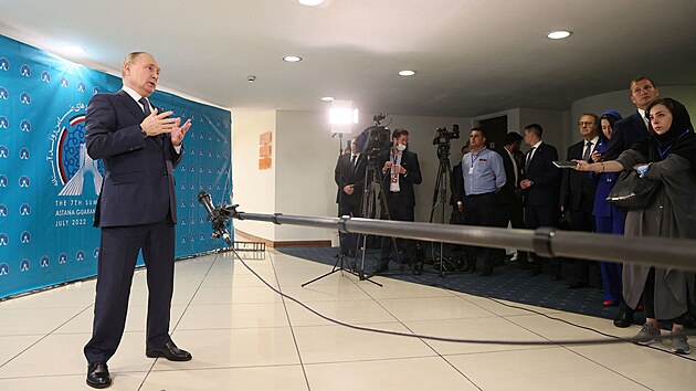 Rusk prezident Putin na tiskov konferenci bhem sv nvtvy v rnu (20. ervence 2022)