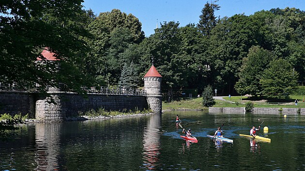 Vodn� d�lo Harcov, obl�ben� rekrea�n� m�sto pro obyvatele Liberce i n�v�t�vn�ky krajsk�ho m�sta.