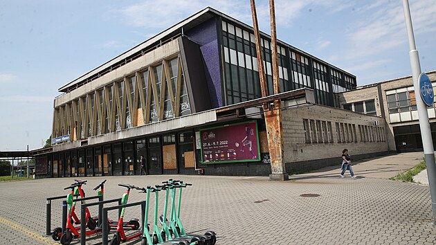 Nádraží v Ostravě - Vítkovicích patří k velmi ceněným stavbám moderní architektury. Její tzv. bruselský styl bude zachován. (27. července 2022)