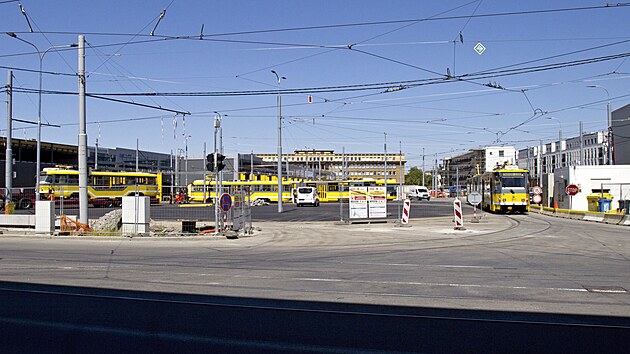 V pestavovan tramvajov vozovn v Plzni zaala slouit ped nkolika dny nov hala pro odstavovn tramvaj. Pod stechu se te vejdou souasn vechny tramvaje, kter provozuj plzesk dopravn podniky. (19. ervence 2022)