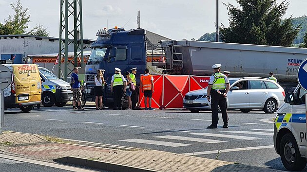 K tragickému střetu cyklistky a nákladního auta vyjížděli záchranáři kolem osmé hodiny ráno. (27. července 2022)