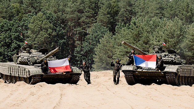 Ukrajint vojci dostali tanky z Polska a esk republiky. Polsko je nejvtm drcem tkch zbran hned po Spojench sttech. (6. ervence 2022)