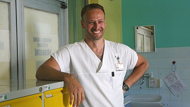Karel Roák v dtské ortopedické ambulanci.