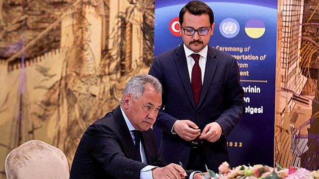 Rusk ministr obrany Sergej ojgu v Istanbulu za Rusko podepsal dohodu zprostedkovanou OSN a Tureckem. Dohoda s Ukrajinou umon vvoz ukrajinskho obil.