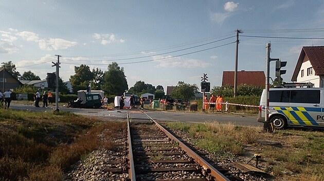 V Boru u Tachova se stetly osobn vlak s automobilem. (24. ervence 2022)