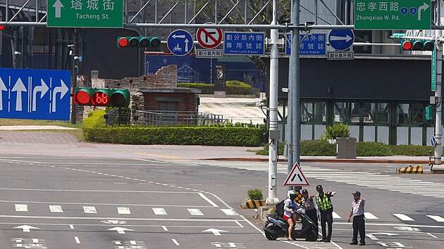 Przdn ulice tchajwansk Tchaj-peje, kde probhal ncvik reakce na ppadn nsk tok. (25. ervence 2022)