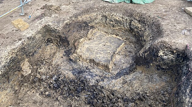 Archeologové se pokusí určit přesné stáří středověké studny.