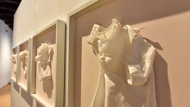 Výstava Textile Art of Today v Uherském Hradišti je prezentací světové textilní a vizuální tvorby. K vidění je pouze jednou za tři roky ve čtyřech vybraných evropských galeriích. (červenec 2022)