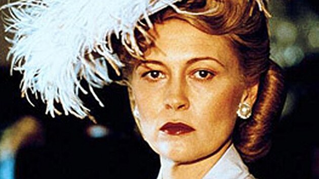 Faye Dunawayov jako Evita Pernov