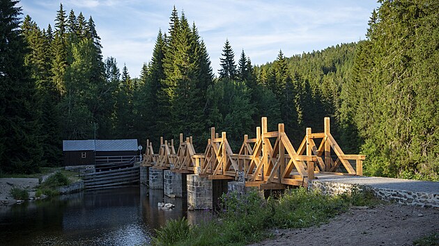 Nov hradlov most u Modravy.