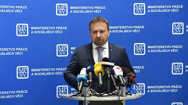 Ministr prce a socilnch vc Marian Jureka vystoupil v Praze na tiskov konferenci k valorizaci dchod a ke zmnm ve vplatch dchod od ptho roku. 26. ervence 2022.