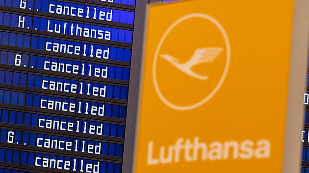 Personál Lufthansy stávkuje, německé aerolinky zrušily přes tisíc spojů