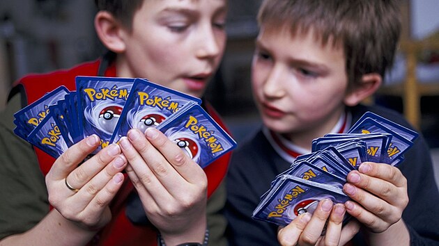 Pokémonové šílenství dorazilo i do Čech. Děti s karty hrají a pro dospělé to je investice.