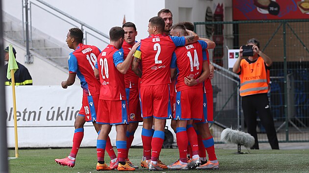 Gólová radost fotbalist Plzn v utkání s Helsinkami.