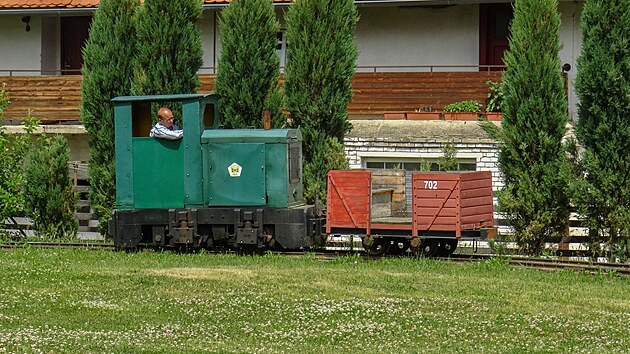 zkorozchodn dvounpravov dieselov stroj typu MD 2 s mechanickm penosem...