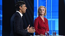Rishi Sunak a Liz Trussová v televizní debat kandidát na britského premiéra...
