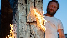 �Socha Skrý� je mým materiálovým zobrazením pocitu nebo spí� situace, ve které...