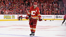 Matthew Tkachuk, ještě v dresu Calgary Flames, při utkání hokejové NHL.