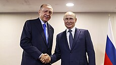 Ruský prezident Vladimir Putin a turecký prezident Recep Tayyip Erdogan pózují... | na serveru Lidovky.cz | aktuální zprávy