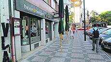 Slune�níky jsou na Karlov� nám�stí zavrtané.