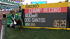 Brazilský pekáká Alison Dos Santos vytvoil ve finále atletického svtového...