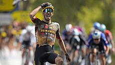 Francouzský cyklista Christophe Laporte vítzí v 19. etap Tour de France.