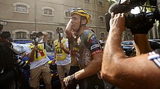 Dojatý vítz 19. etapy Tour de France Christophe Laporte z týmu Jumbo Visma v...