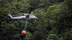 Poár v Národním parku eské výcarsko. Do akce byl povolán i polský vrtulník...