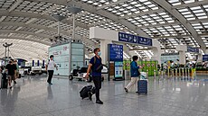 Pekingské mezinárodní leti�t� se po izolaci covidu znovu otevírá pro...