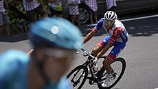 Thibaut Pinot ve stoupání na Col d'Aspin bhem 17. etapy Tour de France