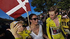 DÁNSKÁ POHÁDKA. Jonas Vingegaard se stal prvním dánským celkovým vítzem Tour...