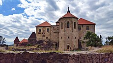 Hrad vihov na Klatovsku zve návtvníky na nkolik prohlídkových okruh.