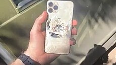 Tři roky starý iPhone 11 Pro zastavil ruský projektil vystřelený na...