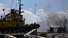 Hasiči zasahují na místě dopadu ruských raket v námořním přístavu Oděsa. (23.... | na serveru Lidovky.cz | aktuální zprávy