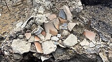 Archeologové narazili na mno�ství zbytk� keramiky a dal�ích úlomk�.