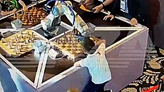 Šachový robot v Moskvě zlomil prst sedmiletému chlapci