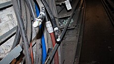 Celkem v podzemí zlodji nastíhali kilometr telekomunikaních kabel.