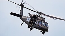 Polsko poslalo na pomoc s poárem v eském výcarsku vrtulník Black Hawk.