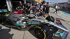 Lewis Hamilton z Mercedesu během tréninků v Maďarsku