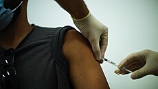 Očkování proti opičím neštovicím v lékařském centru ve španělské Barceloně. 26....