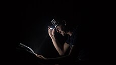 Jan Hájek bhem natáení zvuk pro pedstavení Dech v Alpách