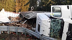 Havárie kamionu s pivem u Bernartic na Beneovsku (21. ervence 2022)