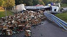 Havárie kamionu s pivem u Bernartic na Bene�ovsku (21. �ervence 2022)