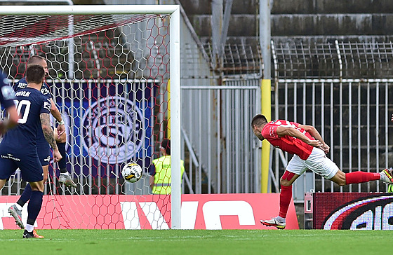 Jakub P�ichystal z Brna skóruje v zápase proti Slovácku.