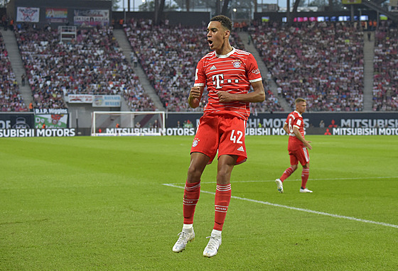 Jamal Musiala z Bayernu Mnichov se raduje z gólu v utkání nmeckého Superpoháru.