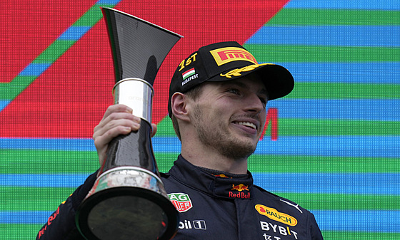 Max Verstappen slaví vítzství na Velké cen Maarska 2022.