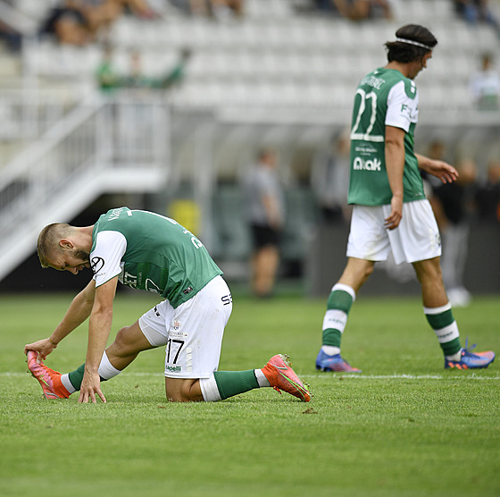 Milo Kratochvíl (vlevo) z Jablonce po prohraném utkání proti Bohemians.