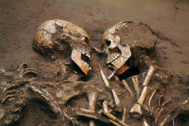 Rozšíření oparů souvisí s rozmachem líbání v době bronzové, tvrdí vědci