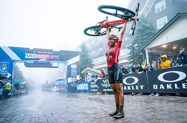 Závod SP bikerů ve Snowshoe vyhráli Valero a Kellerová, nemocný Cink nestartoval